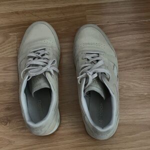 Reebok women’s Cream Suede Sneakers